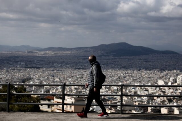 Κορονοϊός: Δύσκολη εξίσωση η άρση των μέτρων, όταν η Αττική εξακολουθεί να έχει πολλά κρούσματα