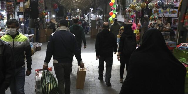Κορονοϊός στο Ιράν: Γεμάτοι οι δρόμοι παρά τους νέους περιορισμούς