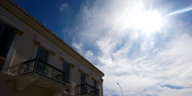 Τοπικές νεφώσεις και καλές θερμοκρασίες την Κυριακή