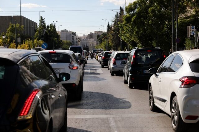 Κίνηση στους δρόμους: Μποτιλιάρισμα και χάος πριν το lockdown