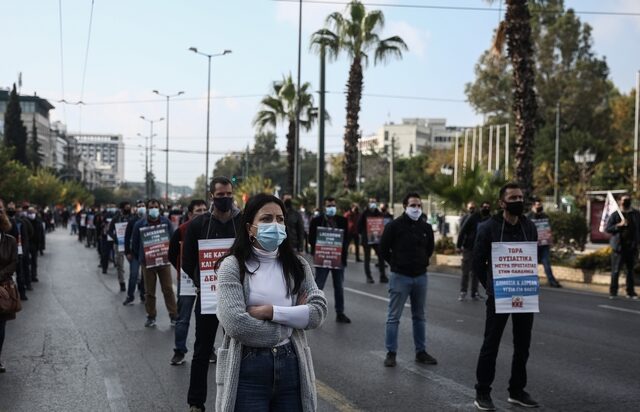 Πολυτεχνείο: Το είπαν και το έκαναν ΚΚΕ και ΚΝΕ – Με συνθήματα έξω από την πρεσβεία των ΗΠΑ