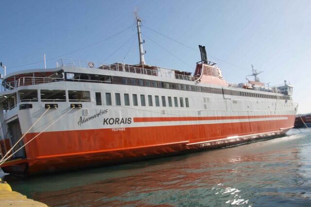 Στο λιμάνι του Πειραιά επιστρέφει το πλοίο “Αδαμάντιος Κοραής” μετά από μηχανική βλάβη
