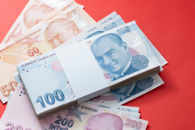 Τουρκία: Σε ιστορικό χαμηλό έναντι του δολαρίου υποχώρησε η τουρκική λίρα