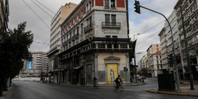 Εξαδάκτυλος: “Lockdown μέχρι να μειωθούν σημαντικά τα κρούσματα”