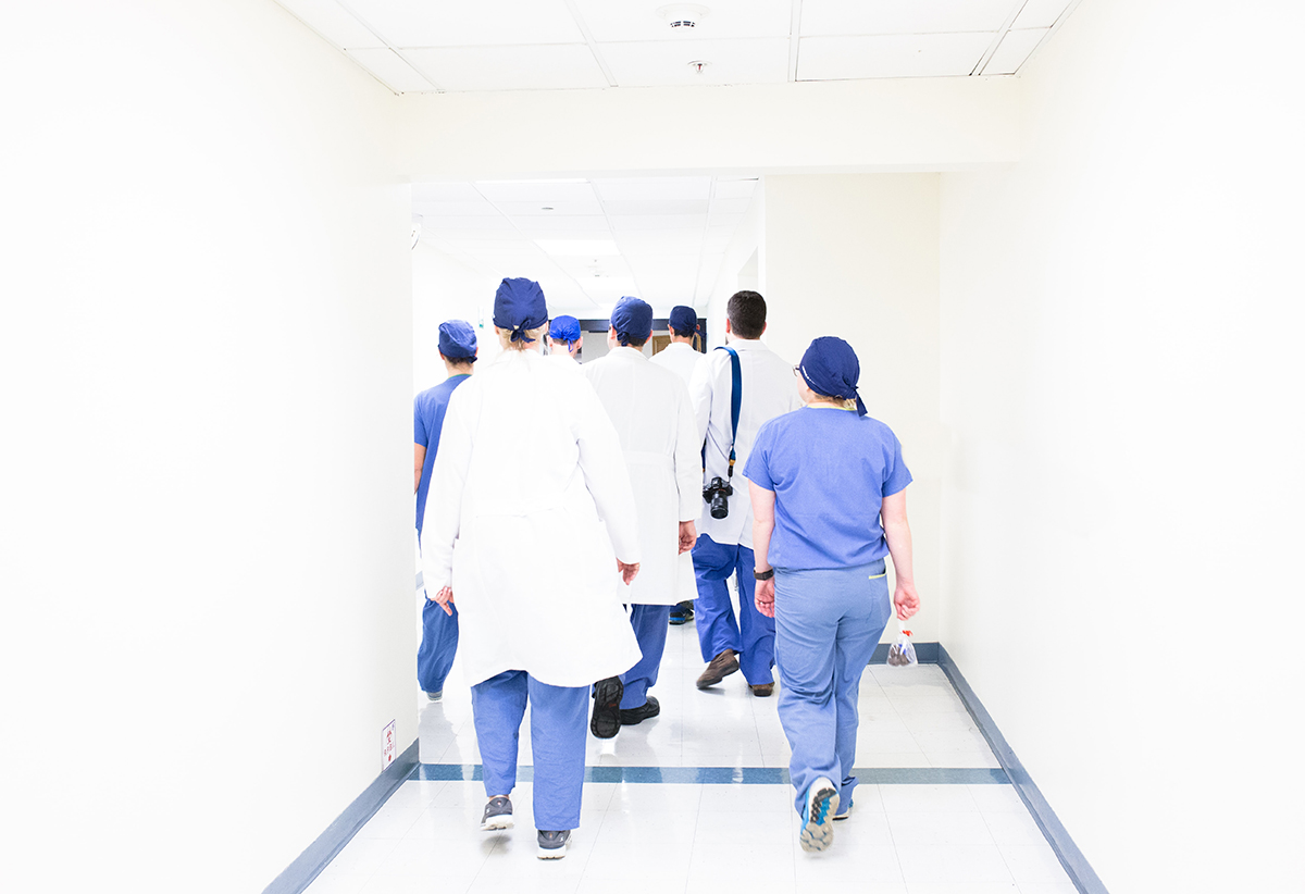 Ιατρικό Κέντρο Αθηνών: Περισσότερες από 200 πολύπλοκες επεμβάσεις στο Τμήμα Ελάχιστα Επεμβατικής Νευροχειρουργικής Εγκεφάλου και Σπονδυλικής Στήλης