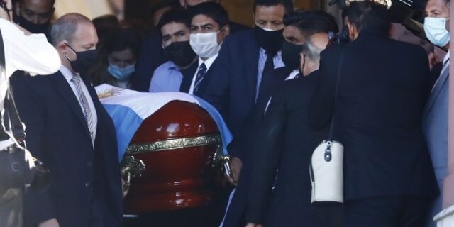 Μαραντόνα: Ο Ντιέγκο στους ουρανούς