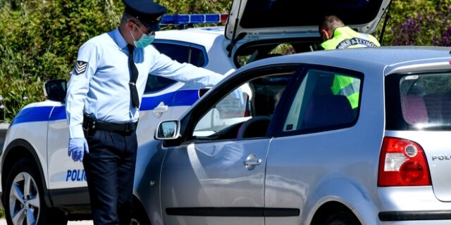 Αυτοκίνητο και μάσκα: Πότε “πέφτει” πρόστιμο και πότε γίνεται διπλό