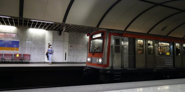 Μετρό Χολαργού: Και δεύτερο άτομο σε ράγες – Απεγκλωβίστηκε και μεταφέρθηκε στο νοσοκομείο