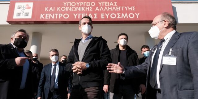 Μητσοτάκης: “Χριστούγεννα με την οικογένειά μας ή έστω μία ακόμη συγγενική”