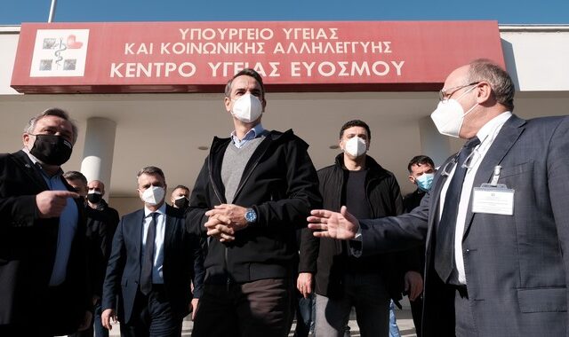 Μητσοτάκης: “Χριστούγεννα με την οικογένειά μας ή έστω μία ακόμη συγγενική”