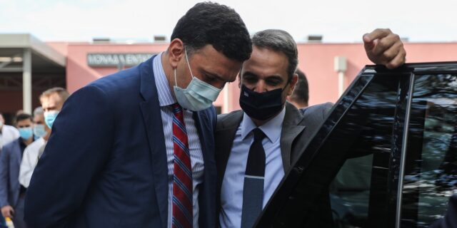 Το σχέδιο της κυβέρνησης για υποχρεωτικό εμβολιασμό το καλοκαίρι – Ποιους θα αφορά