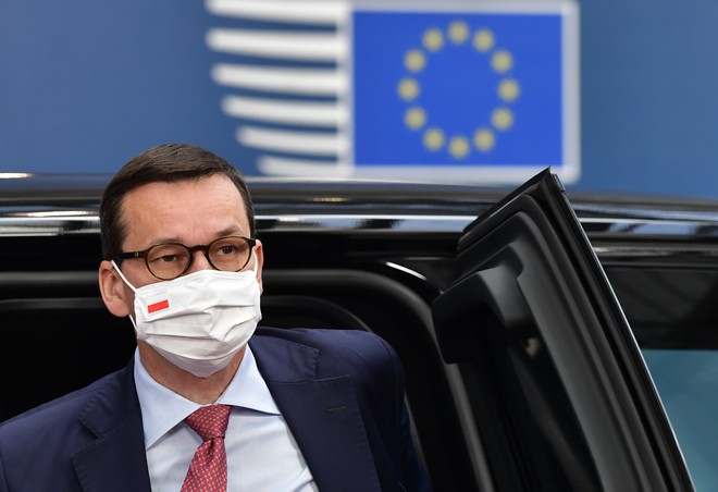 Η Πολωνία απειλεί να τινάξει στον αέρα τον προϋπολογισμό της ΕΕ