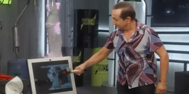 Σπύρος Μπιμπίλας: “Θέλω να σπάσω την τηλεόραση όταν βλέπω τον Λάκη Φουρτουνάκη”