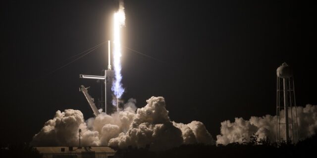 Space X και NASA έγραψαν ιστορία με την εκτόξευση “κουαρτέτου” αστροναυτών