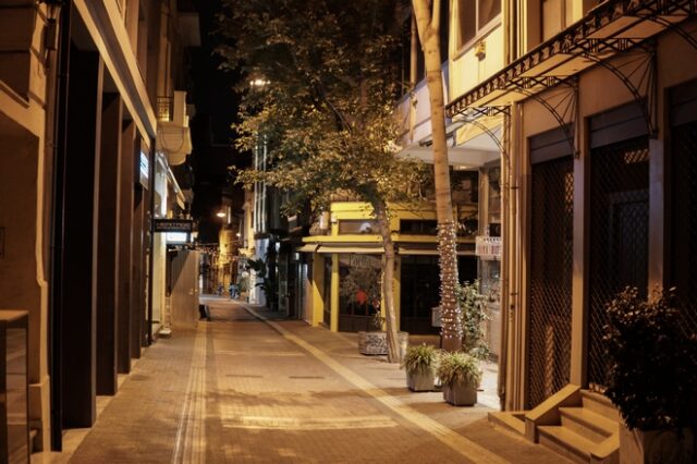 Τέλος στο τρέξιμο και οι έξοδοι για τσιγάρα μετά τις 21:00 – Τι SMS στέλνετε αυτές τις ώρες