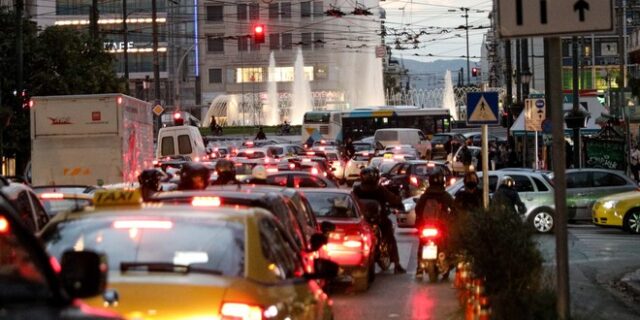 Κίνηση στους δρόμους: Το αδιαχώρητο στο κέντρο της Αθήνας, την παραμονή του lockdown