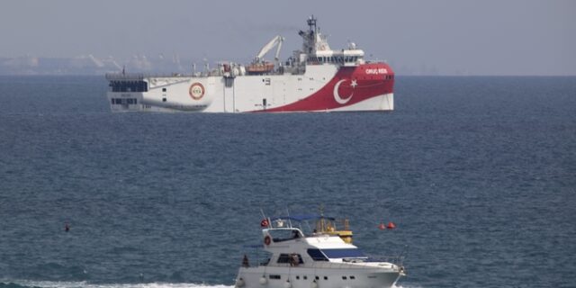 Πέτσας: Η “διπλωματία των Navtex” οδηγεί σε ένταση και σύγκρουση