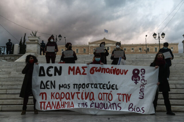 Αντιπαράθεση κυβέρνησης-αντιπολίτευσης με αφορμή τη σύλληψη 9 γυναικών