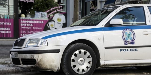 Πετράλωνα: Επίθεση με μολότοφ σε περιπολικό της Άμεσης Δράσης