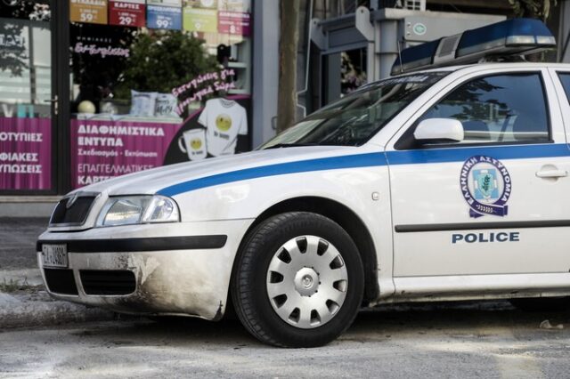 Χαλκίδα: Επίθεση σε αστυνομικό που κλειδώθηκε στο αυτοκίνητό του