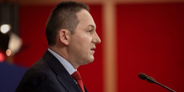 Πέτσας για ανασχηματισμό: “Νέα χρονιά, νέο ξεκίνημα”