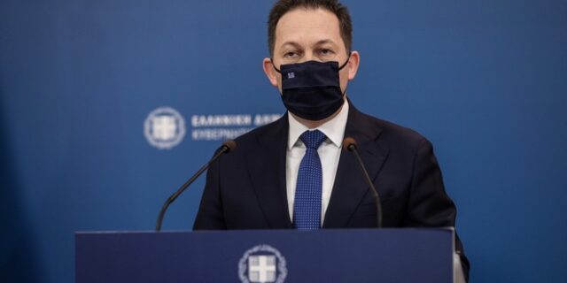 Χριστούγεννα με κορονοϊό: “Να προστατέψουμε τους μεγαλύτερους από τις πολλές επαφές”, το μήνυμα Πέτσα