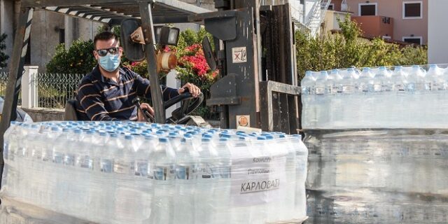 Στην ΑΒ Βασιλόπουλος φροντίζουμε όσους μας χρειάζονται με πράξεις αγάπης και προσφοράς