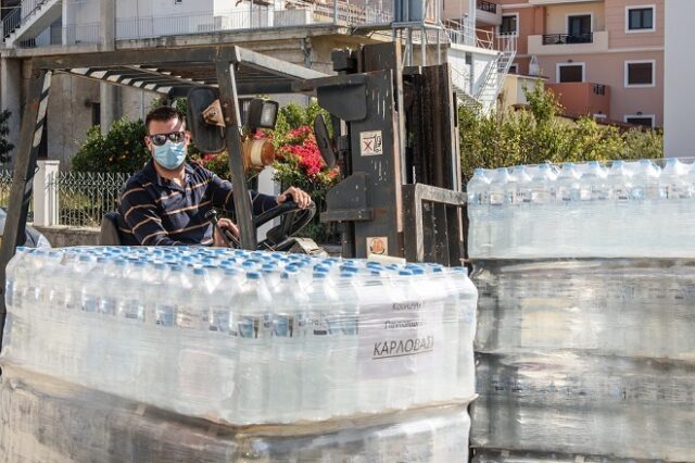 Στην ΑΒ Βασιλόπουλος φροντίζουμε όσους μας χρειάζονται με πράξεις αγάπης και προσφοράς