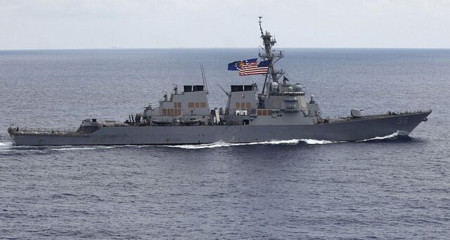 Ρωσία: Διαμαρτυρία για το πολεμικό πλοίο των ΗΠΑ στα χωρικά της ύδατα