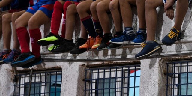 Λακωνία: Ανήλικοι στο τμήμα επειδή έπαιζαν μπάλα – Τα κατήγγειλε συγχωριανός