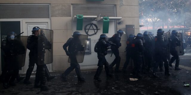 Γαλλία: Υπό προσωρινή κράτηση τρεις αστυνομικοί για τον ξυλοδαρμό του μουσικού παραγωγού