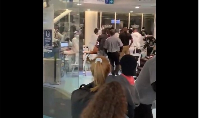 Πουέρτο Ρίκο: Χαμός στο αεροδρόμιο – Επιβάτης επιτέθηκε σε φρουρό που τού ζήτησε να φορέσει μάσκα