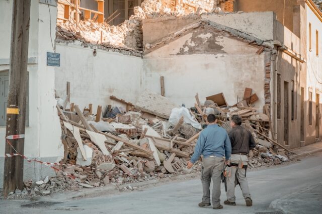 Κοντέινερς για τους άστεγους κατοίκους της Σάμου μετά τον σεισμό 