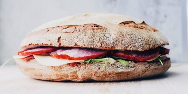 Τέσσερα υγιεινά σάντουιτς για πρωινό που είναι φουλ θρεπτικά (και δεν θα σε παχύνουν στην καραντίνα)