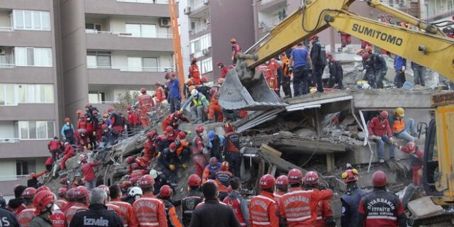 Σμύρνη: Τουλάχιστον 69 νεκροί, 949 τραυματίες από τον σεισμό