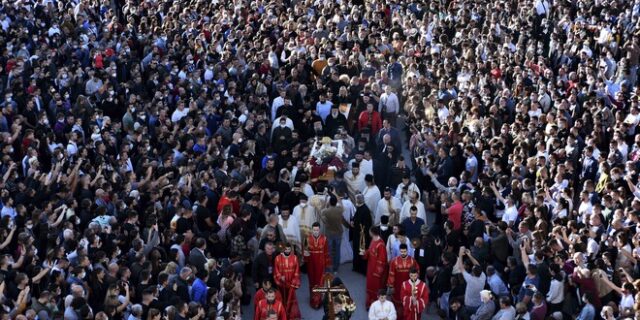Μαυροβούνιο: Φίλησαν Μητροπολίτη που πέθανε από κορονοϊό