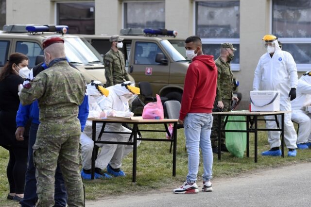 Σλοβακία: Σχεδόν ο μισός πληθυσμός της χώρας έκανε τεστ κορονοϊού σε μια μέρα