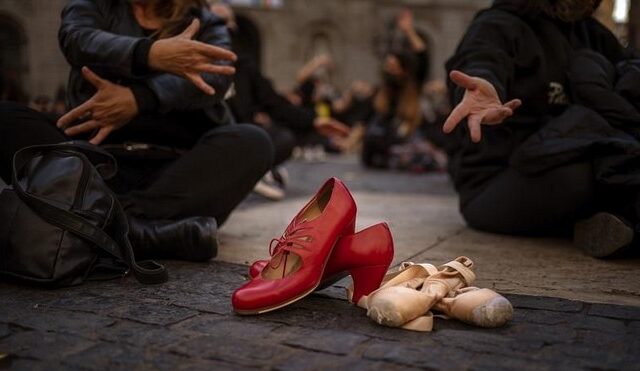 Ισπανία: Στους δρόμους της Bαρκελώνης διαδηλώνουν οι χορευτές