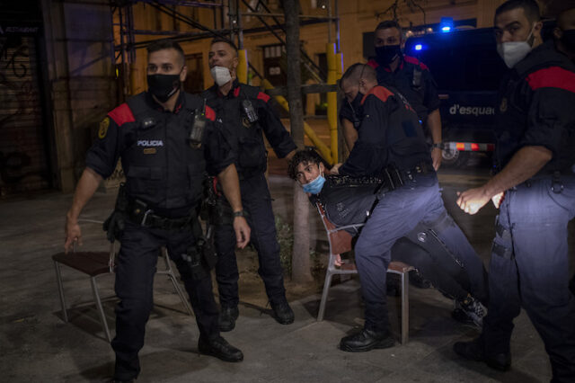 Ισπανία: Επεισόδια, τραυματισμοί και προσαγωγές σε διαμαρτυρίες κατά του lockdown