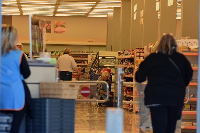 ΕΣΕΕ: Όχι πωλήσεις διαρκών προϊόντων από υπεραγορές τροφίμων – σουπερμάρκετ στο lockdown