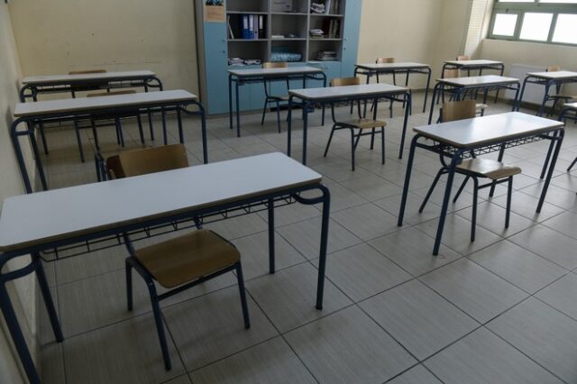 Κορονοϊός: Εκατοντάδες κλειστά σχολεία και τμήματα σε όλη τη χώρα