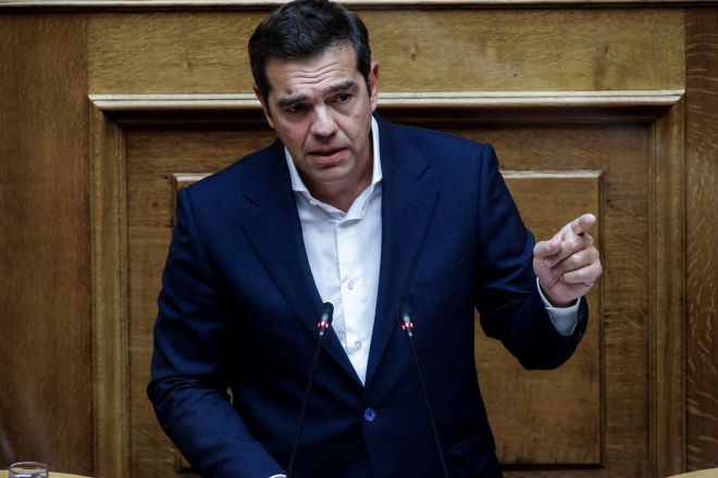 Τσίπρας: Συμφωνεί με τους “πανηγυρίζοντες” υπουργούς του ο Κ. Μητσοτάκης;