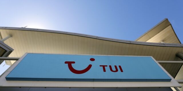 “Βόμβα” από Tui: Kαθυστερεί την πληρωμή οφειλόμενων στους Έλληνες ξενοδόχους