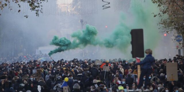 Γαλλία: Σφοδρές συγκρούσεις διαδηλωτών και αστυνομίας στο Παρίσι