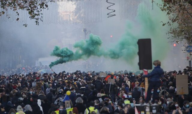 Γαλλία: Σφοδρές συγκρούσεις διαδηλωτών και αστυνομίας στο Παρίσι