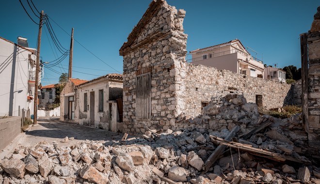 Σάμος: Προσωρινά ακατάλληλα 11 σχολεία από τον σεισμό – Προβλήματα και στις εκκλησίες