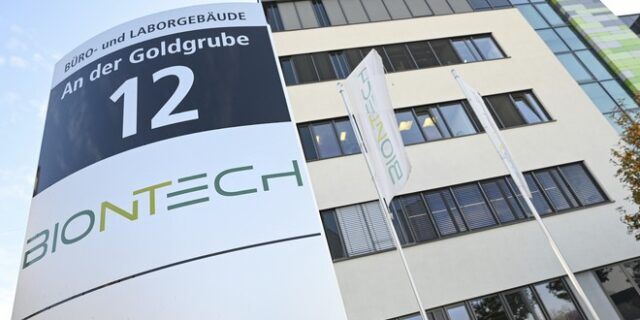 Διευθυντής BioNTech: Πιθανή η έγκριση του εμβολίου μέχρι το τέλος του έτους