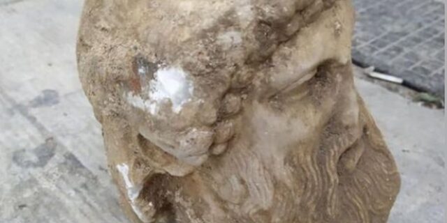 Αθήνα: Βρέθηκε αρχαία κεφαλή αγάλματος σε εργασίες στην οδό Αιόλου