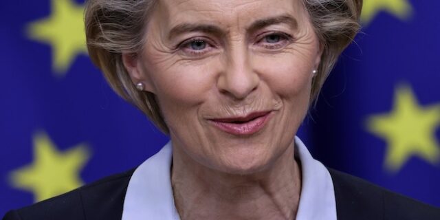 Ούρσουλα φον ντερ Λάιεν για “βιώσιμη μετανάστευση”: Αλληλεγγύη στα κράτη που βρίσκονται στα εξωτερικά σύνορα