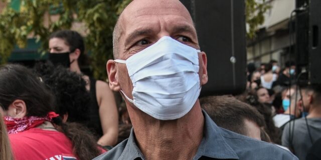 Βαρουφάκης: Ευτυχώς, ο Μπάιντεν νίκησε